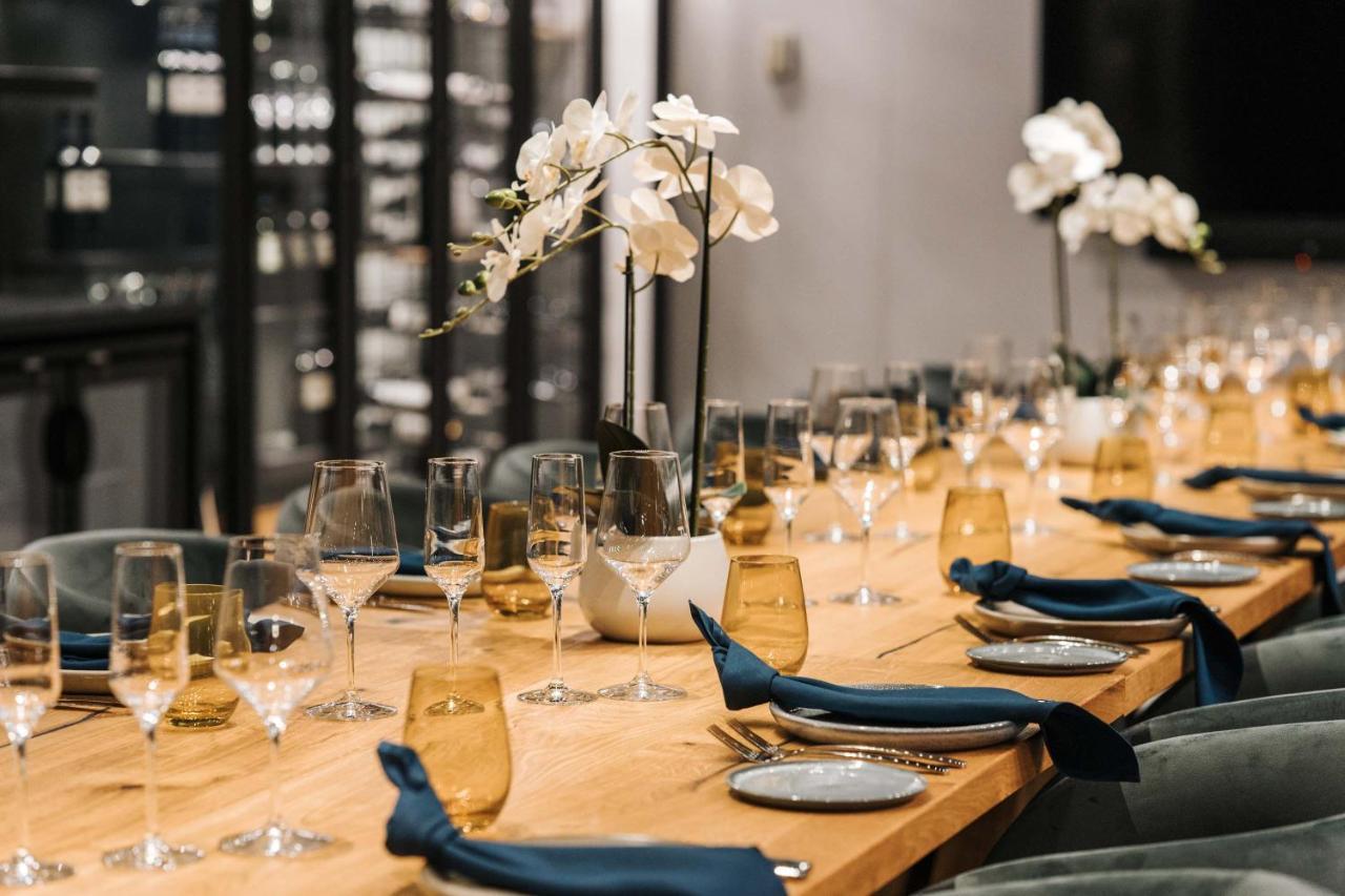 Peppers Waymouth Hotel Adelaide Exterior photo The table at the 2019 World Wine Awards